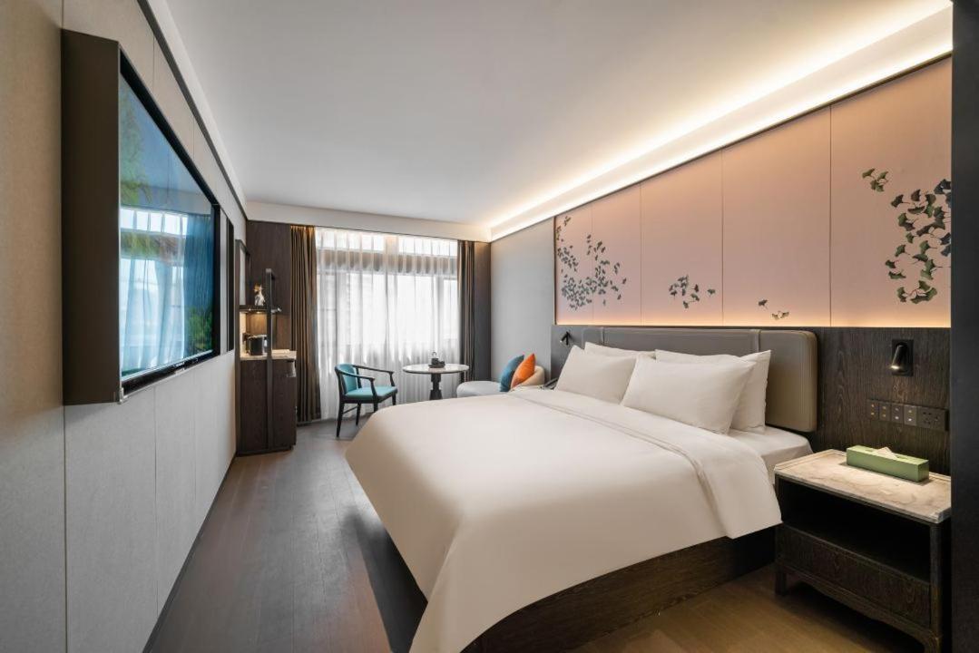 Pujing Weiting People's Square Xinzha Road Subway Station Branch Hotel 4*